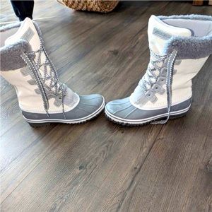 Eddie Bauer winter boots, white, 8.5 and barely used